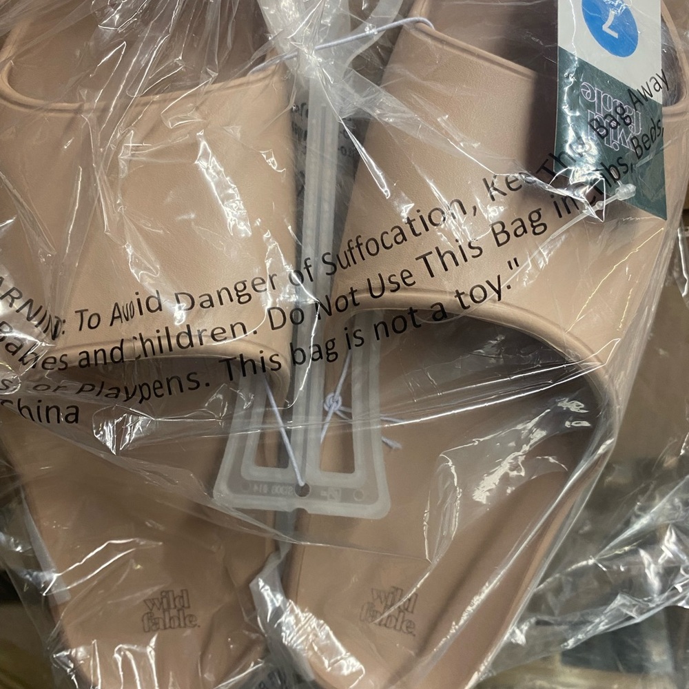 Wild Fable Tan Slippers Minimalist Design - Picture 5 of 5